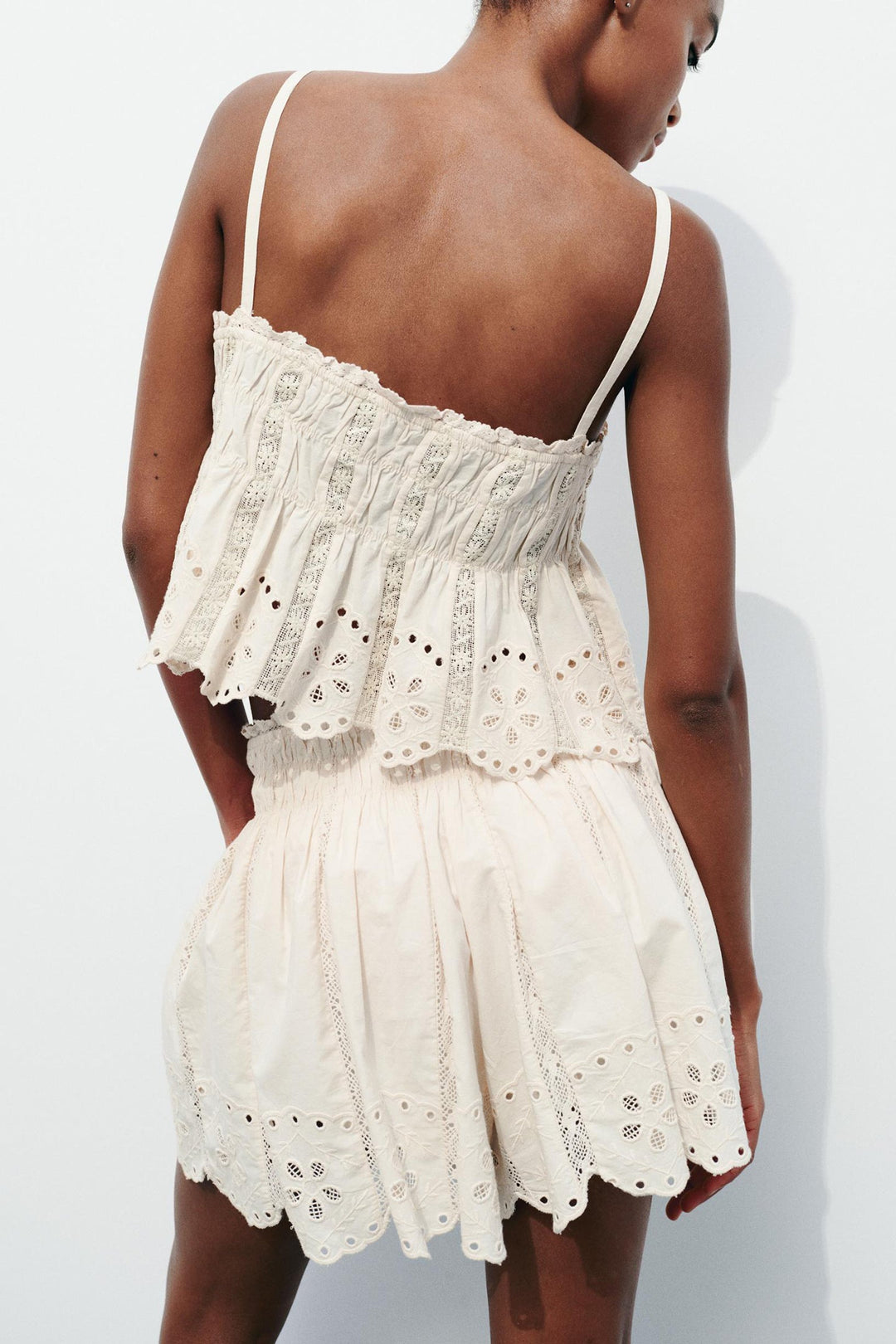 İşlemeli Dantelli Üst Ve Şort Takım