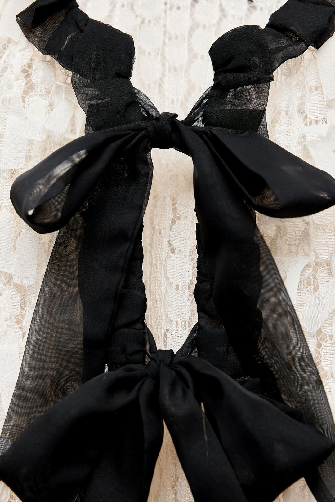 Önü Bağlamalı Püsküllü Hırka