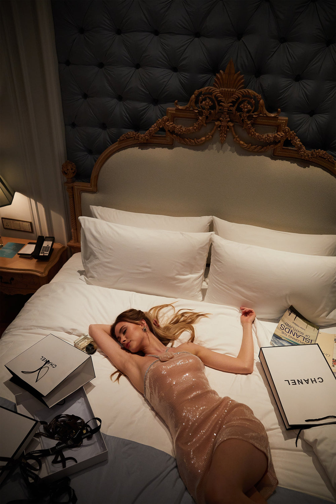 Éadaoin Çiçek Pullu Mini Elbise