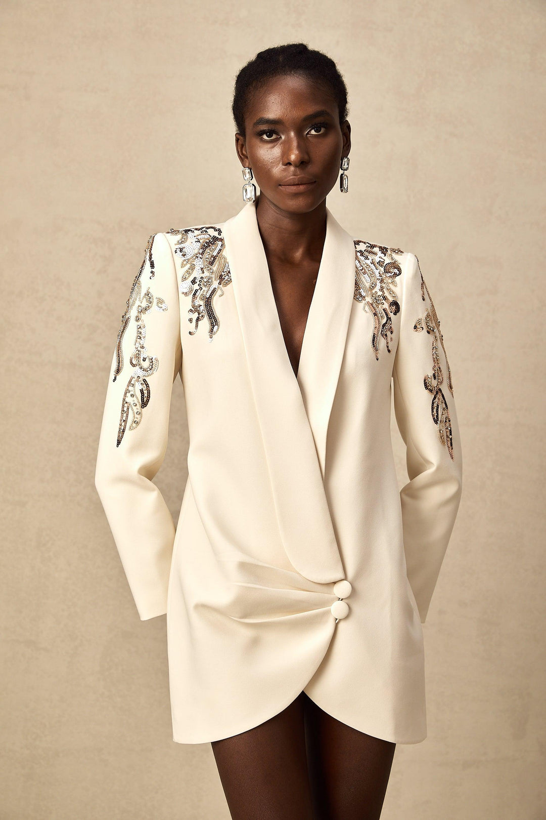 Opulent Grace İşlemeli Krem Blazer Elbise