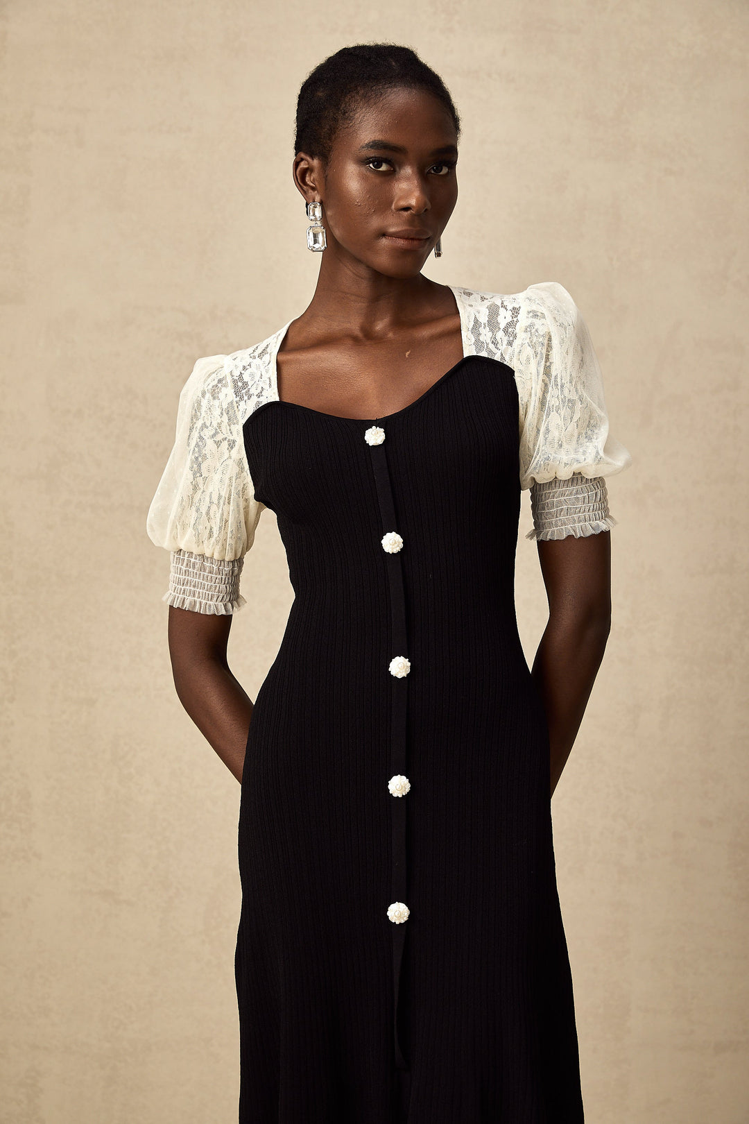 Noa Dantel Detaylı Örgü Midi Elbise