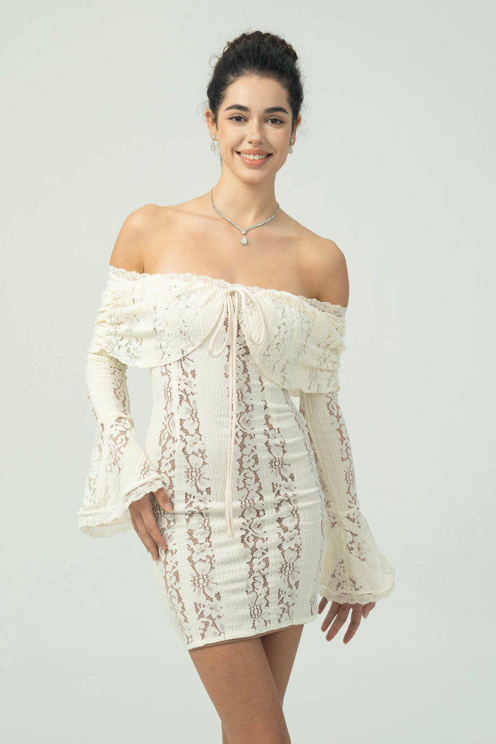 Çan Kollu Şık Omuzları Açık Dantel Mini Elbise