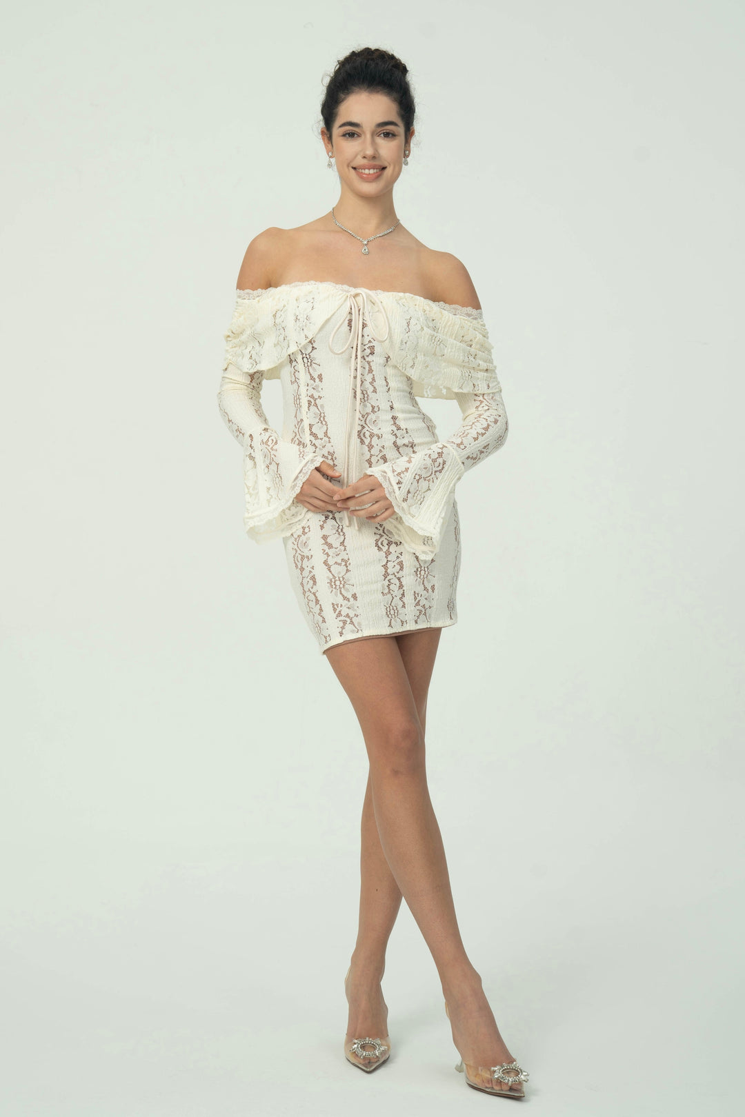 Çan Kollu Şık Omuzları Açık Dantel Mini Elbise