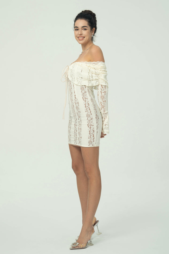 Çan Kollu Şık Omuzları Açık Dantel Mini Elbise