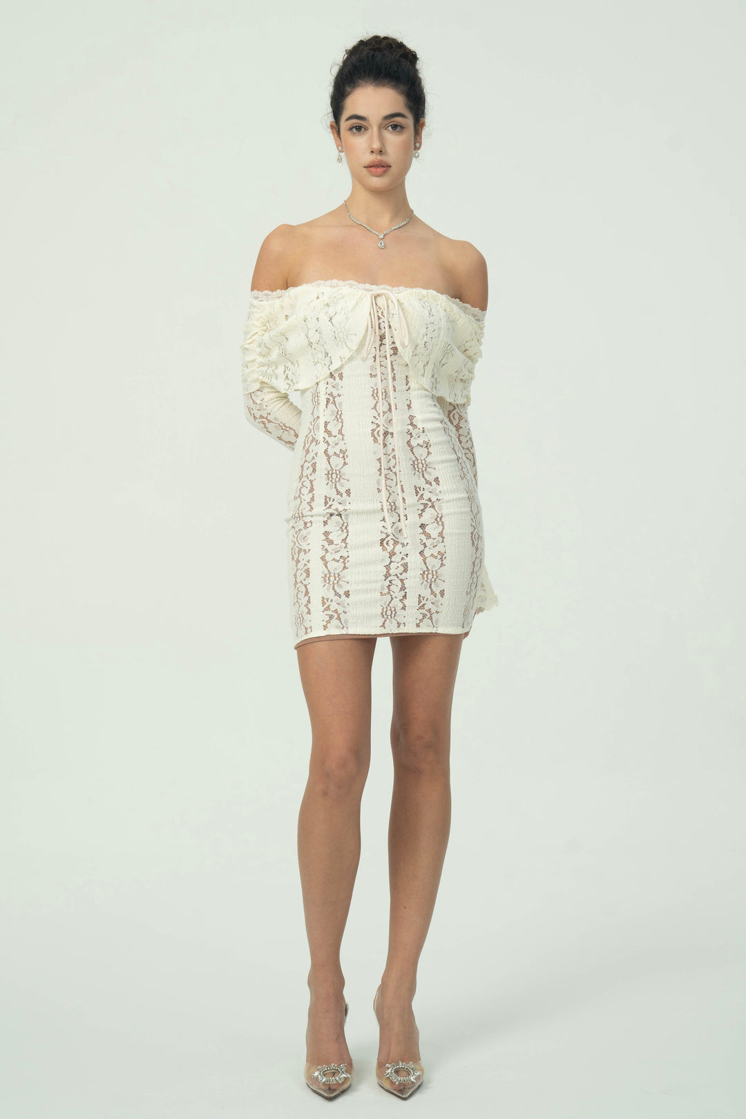 Çan Kollu Şık Omuzları Açık Dantel Mini Elbise