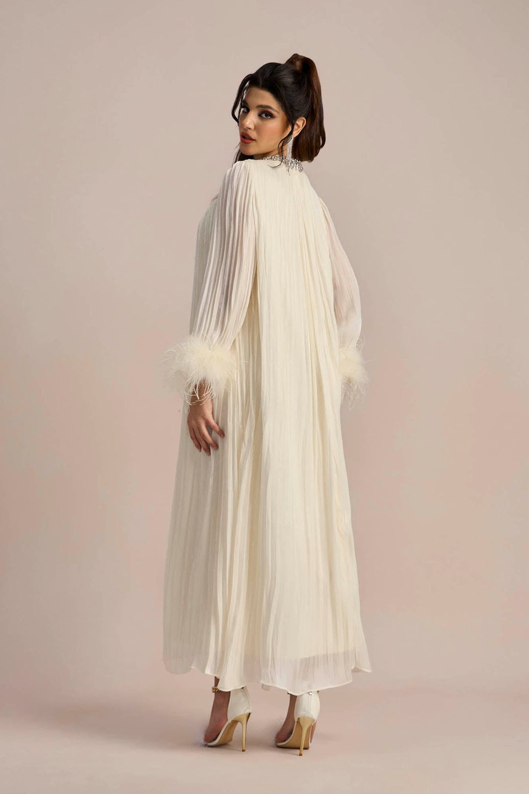 Yvonne Diamante Tüylü Pileli Maxi Şifon Elbise