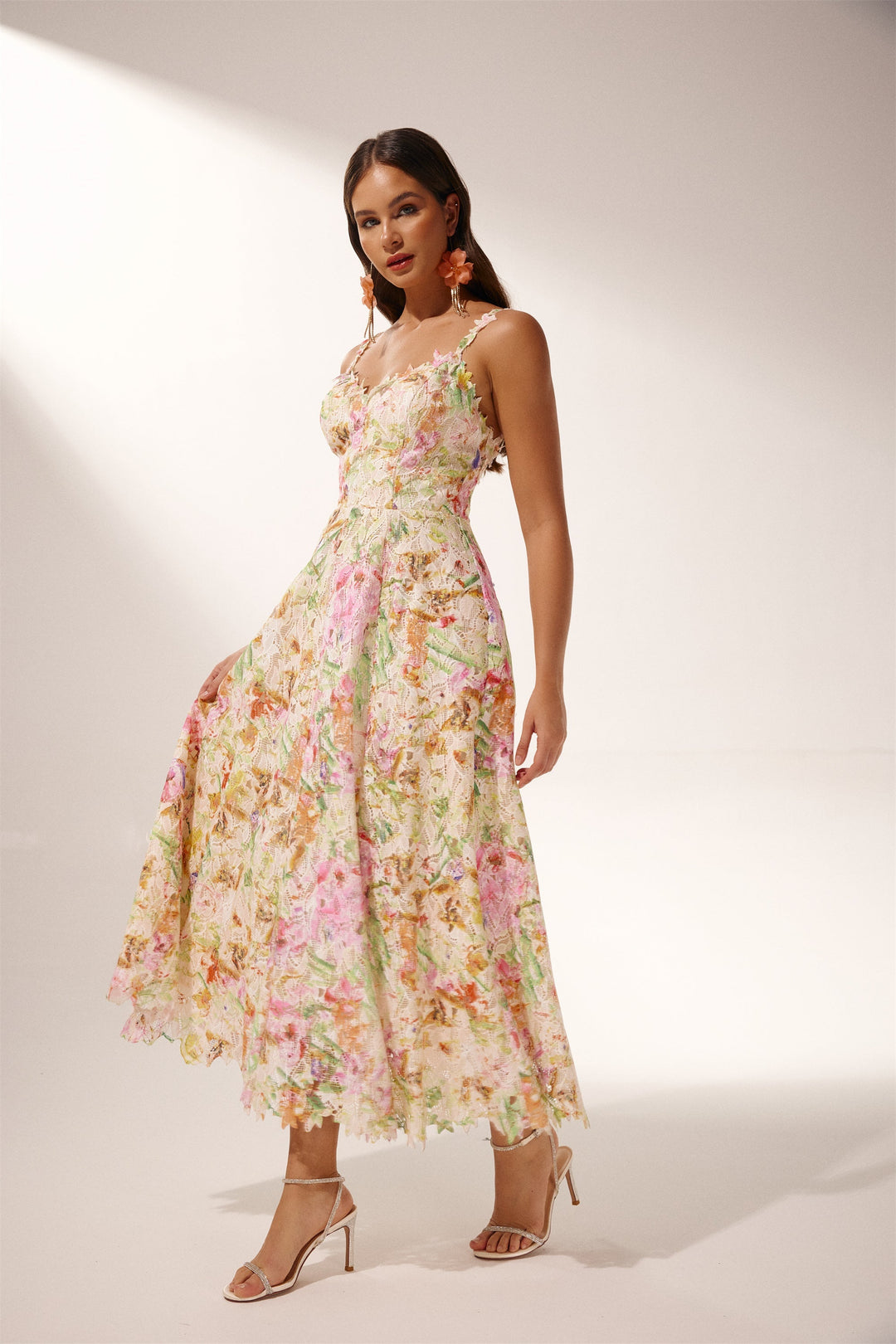 Mor Çiçek İşlemeli Dantel Midi Elbise