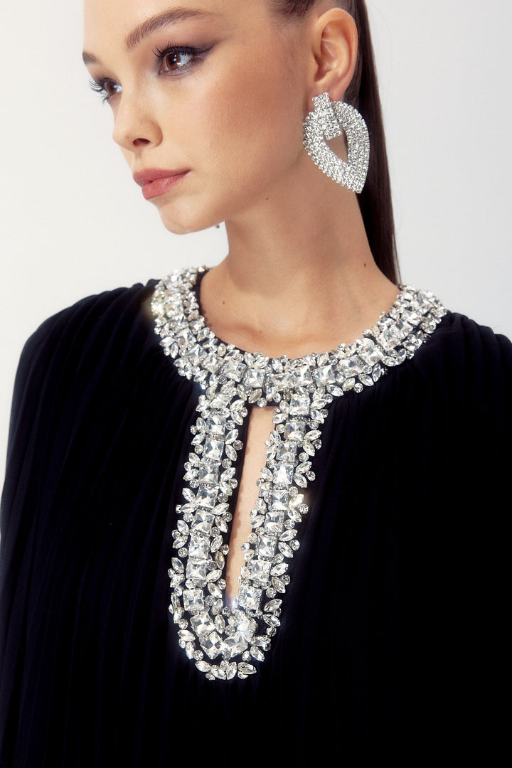 Yvonne Diamante Tüylü Pileli Maxi Şifon Elbise