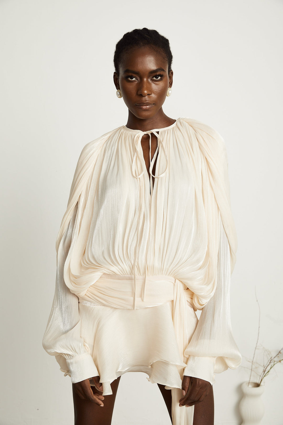 Eugénie Nötr Pilili Fırfırlı Mini Elbise