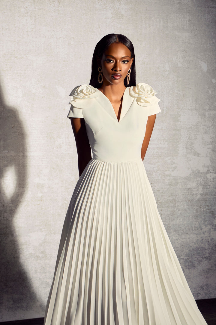 Grace V Yaka Çiçek Pileli Maxi Elbise