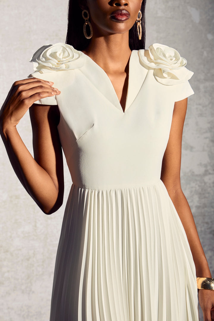 Grace V Yaka Çiçek Pileli Maxi Elbise