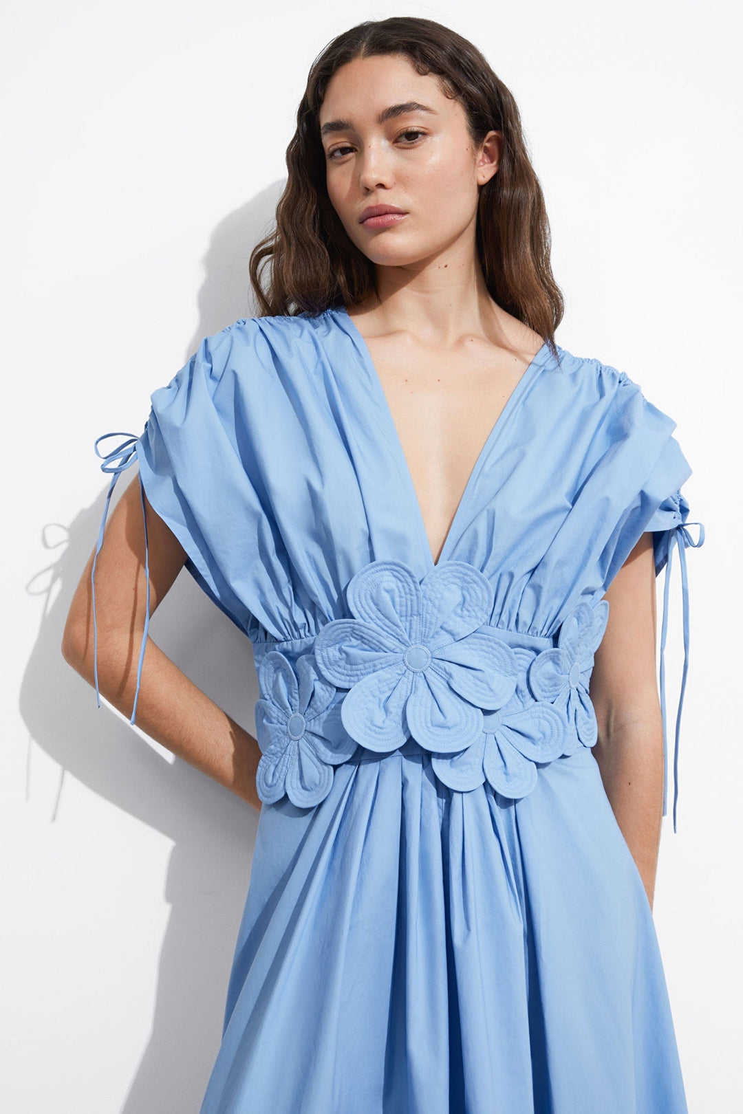 Maggie Çiçek Aplikeli V Yaka Maxi Elbise