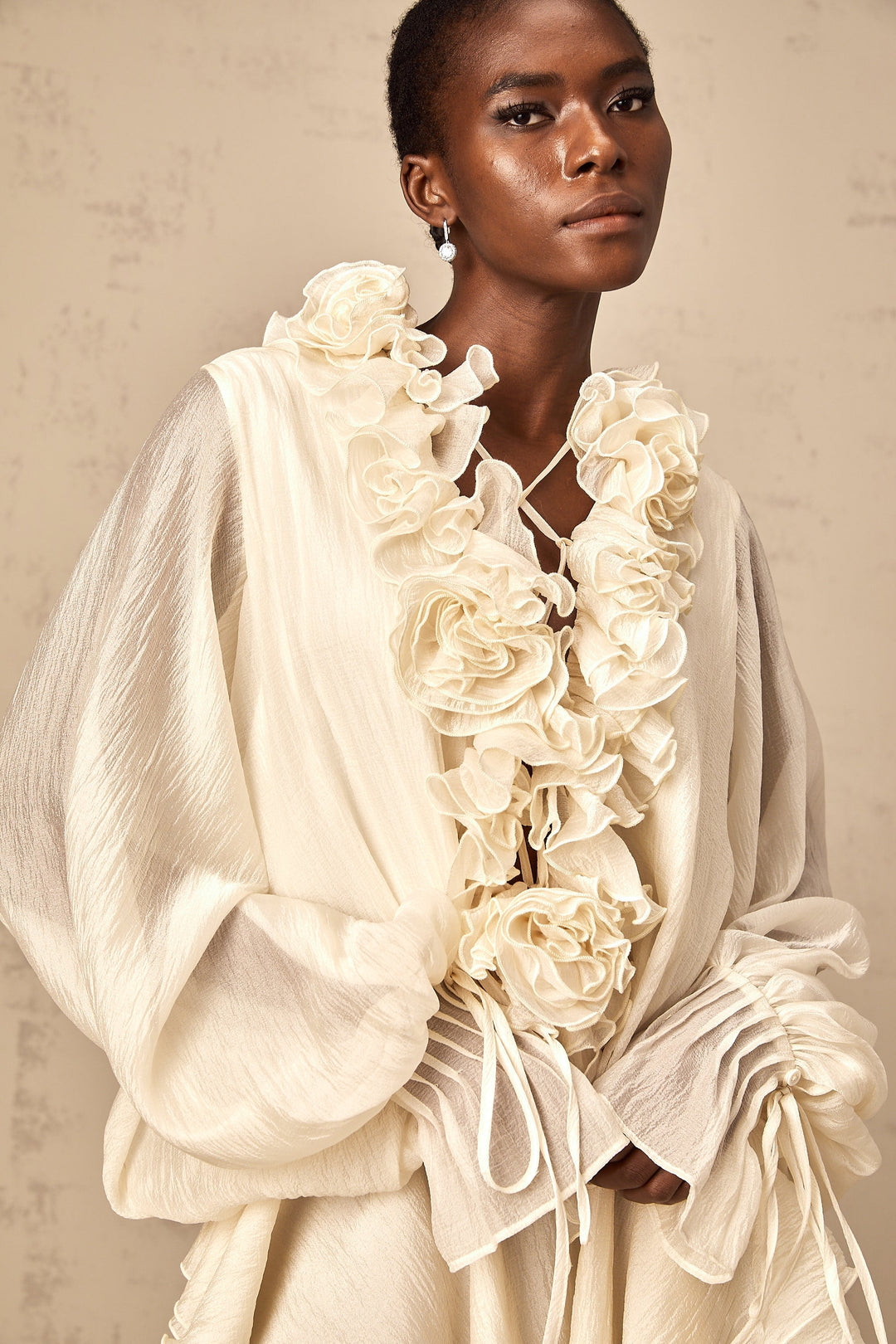 Zéphyrine Çiçek Aplikeli Katlı Mini Elbise