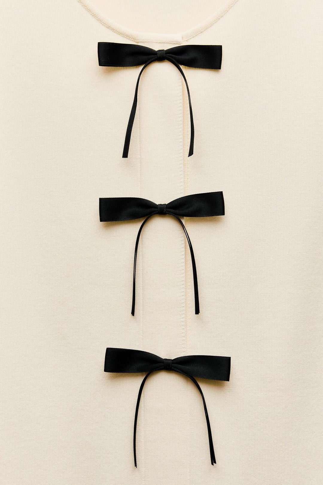 Yuvarlak Yaka Fiyonklu Triko Mini Elbise