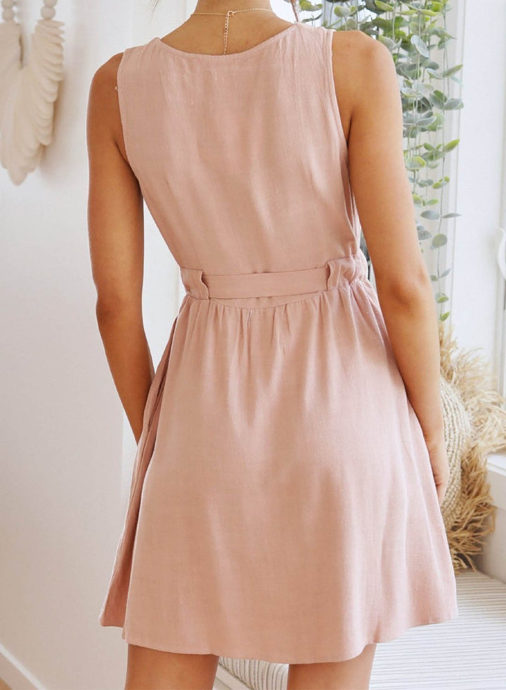 Mini V Yaka Düğmeli Elbise