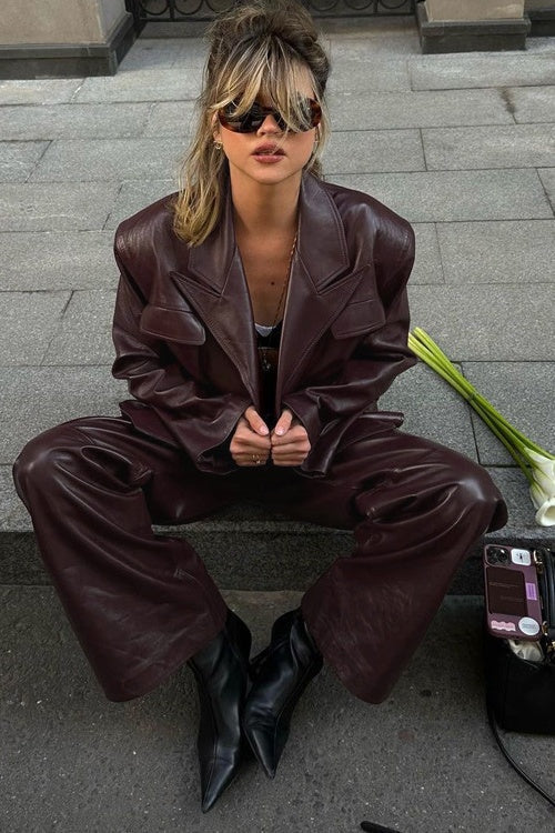 Amanda Sivri Yaka Ceket Deri Takım