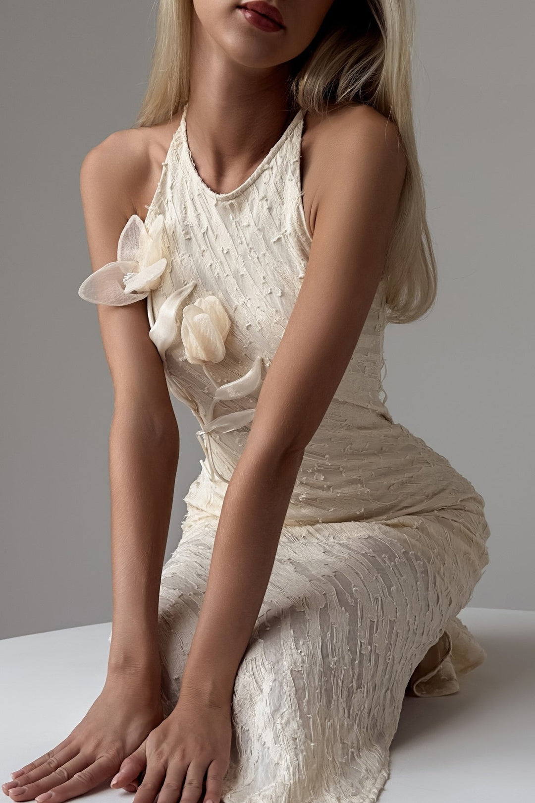 Julia Çiçek Aplikeli Kolsuz Midi Elbise