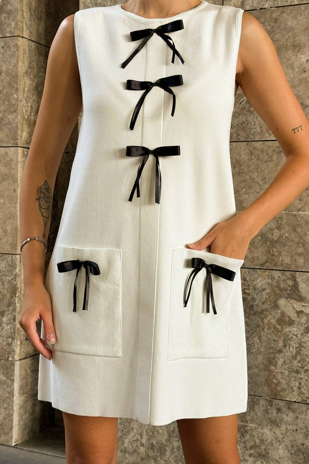 Yuvarlak Yaka Fiyonklu Triko Mini Elbise