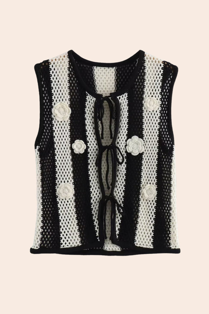 Güzel Çiçek Aplike İçi Boş Örgü Yelek
