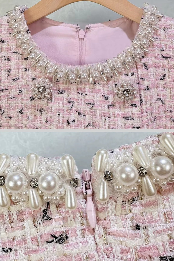 Kısa Kollu ve Eşleşen Kemerli Zarif Dokulu Mini Elbise