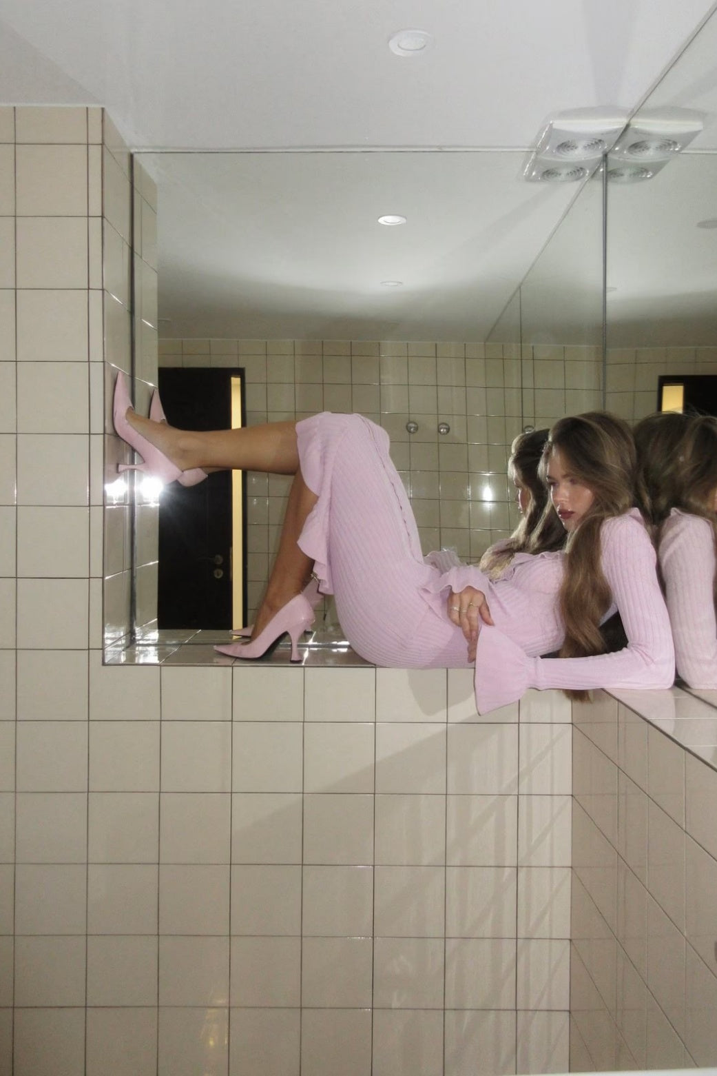 Valerie U Yaka Fırfırlı Midi Triko Elbise