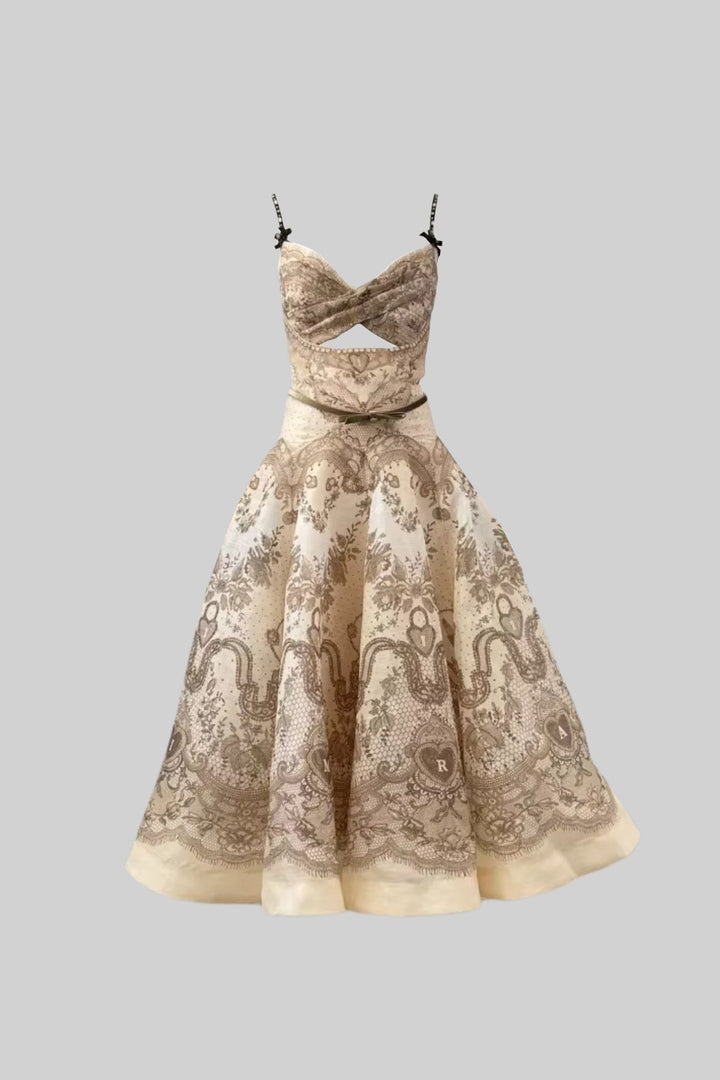 Bel Kesimli ve İnce Bel Kemerli Çiçekli Elbise