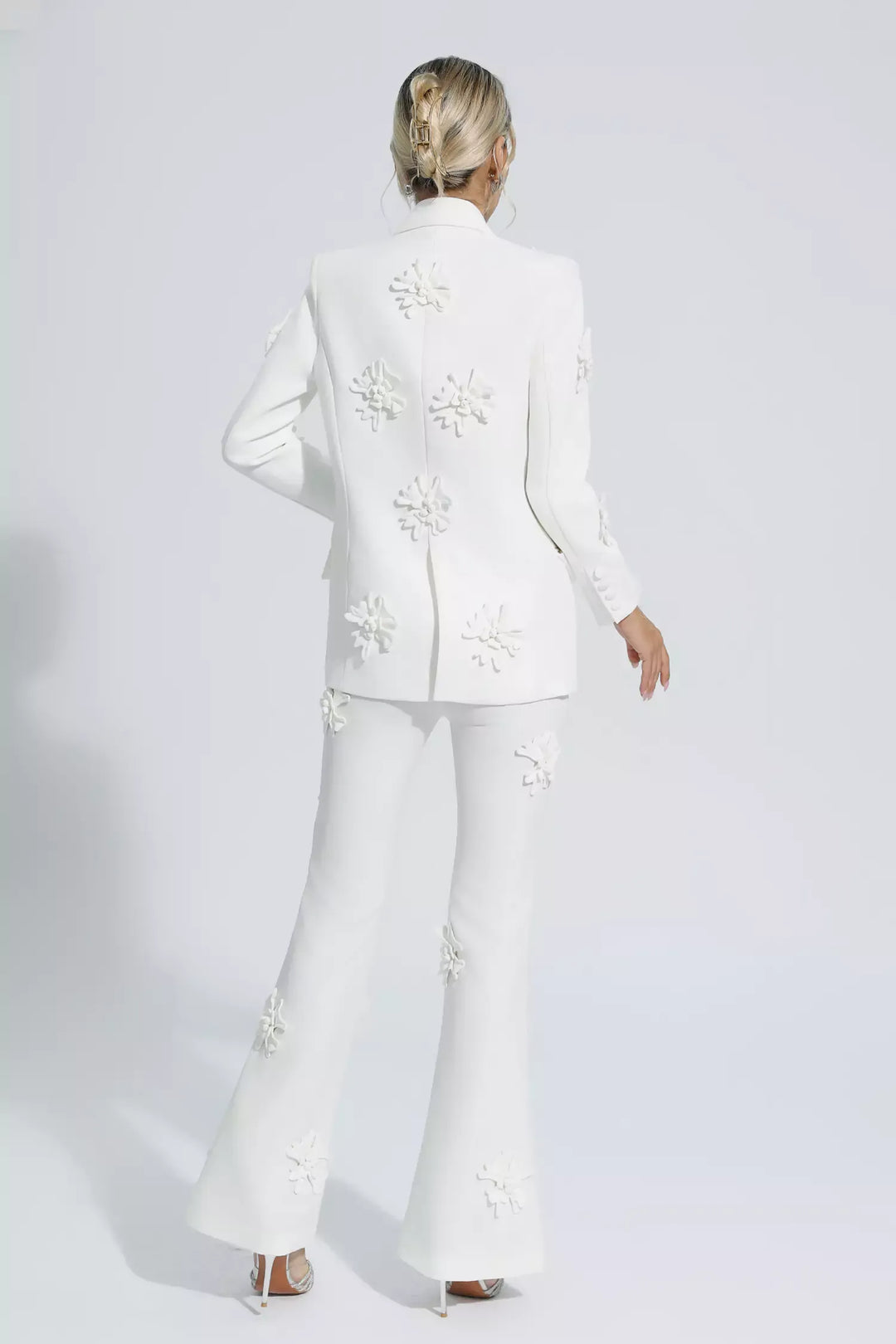 Ari Beyaz Jakarlı Çiçekli Blazer Takım