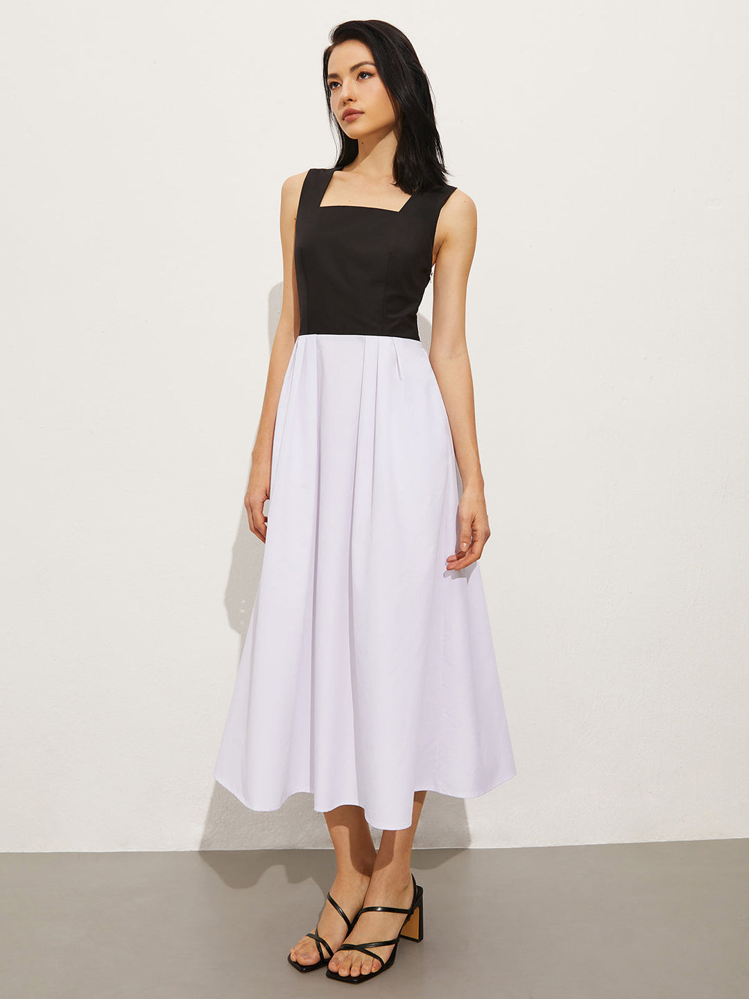 Kare Yaka Çapraz Elbise