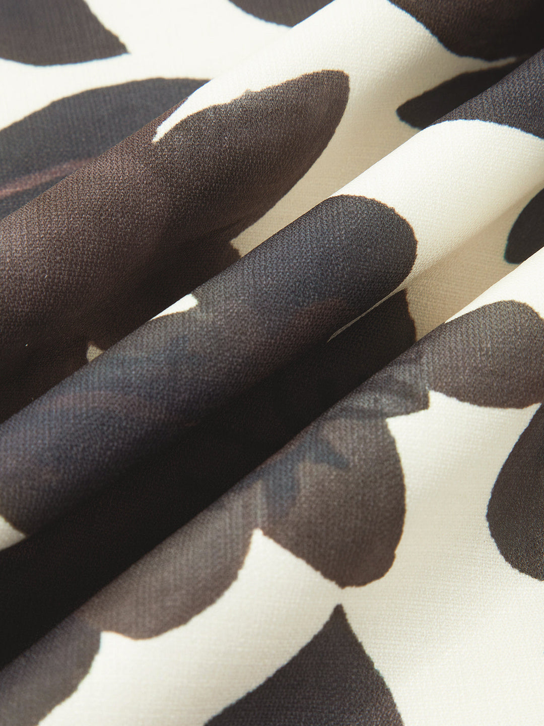 Sırtı Açık Desenli Fermuarlı Elbise