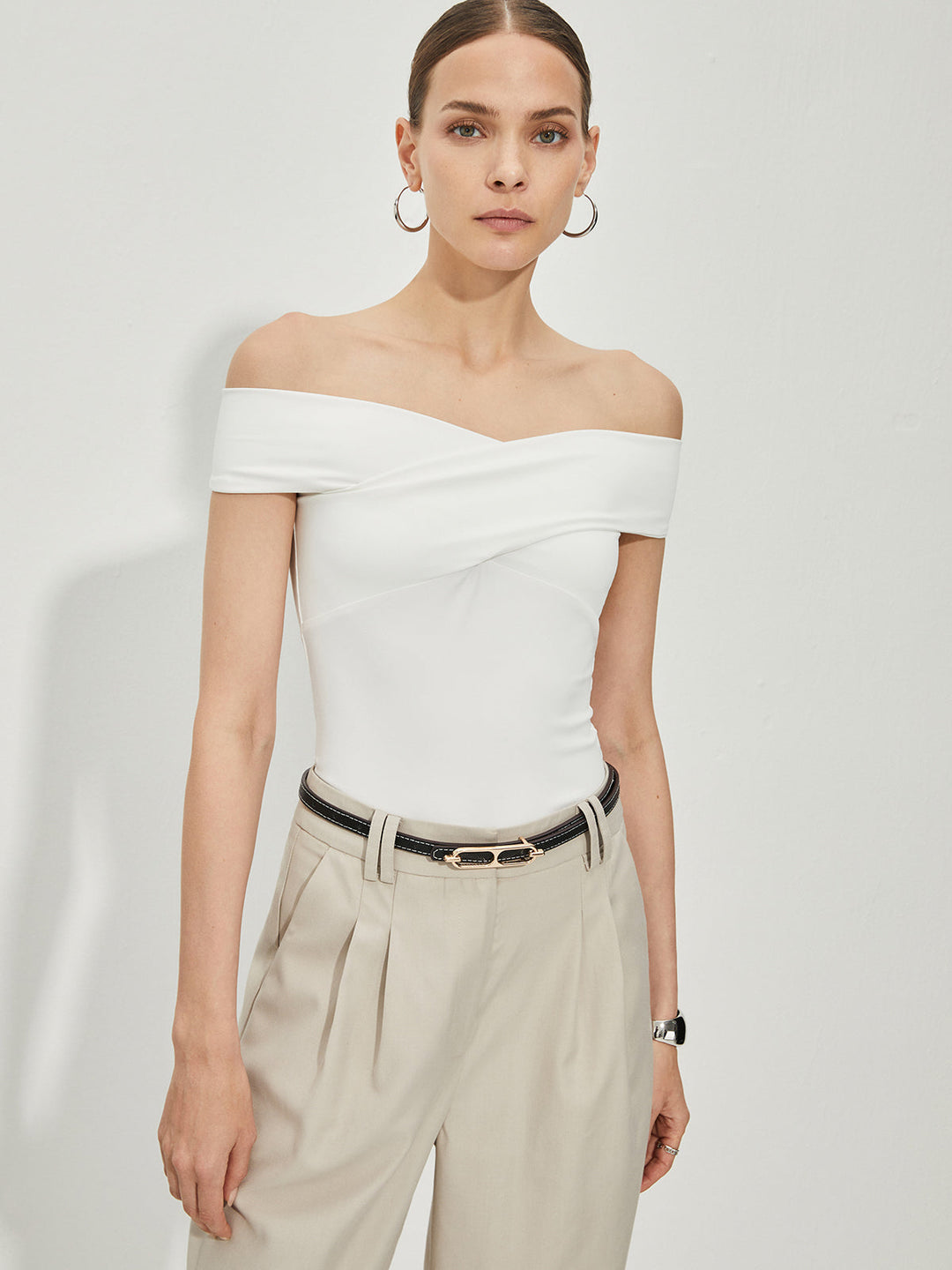 Şık Omuz Açık Tişörtler