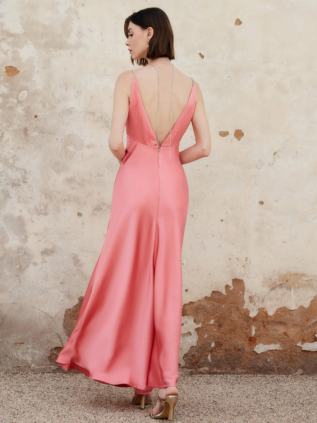 Pliseli Sırt Dekolteli Uzun Elbise