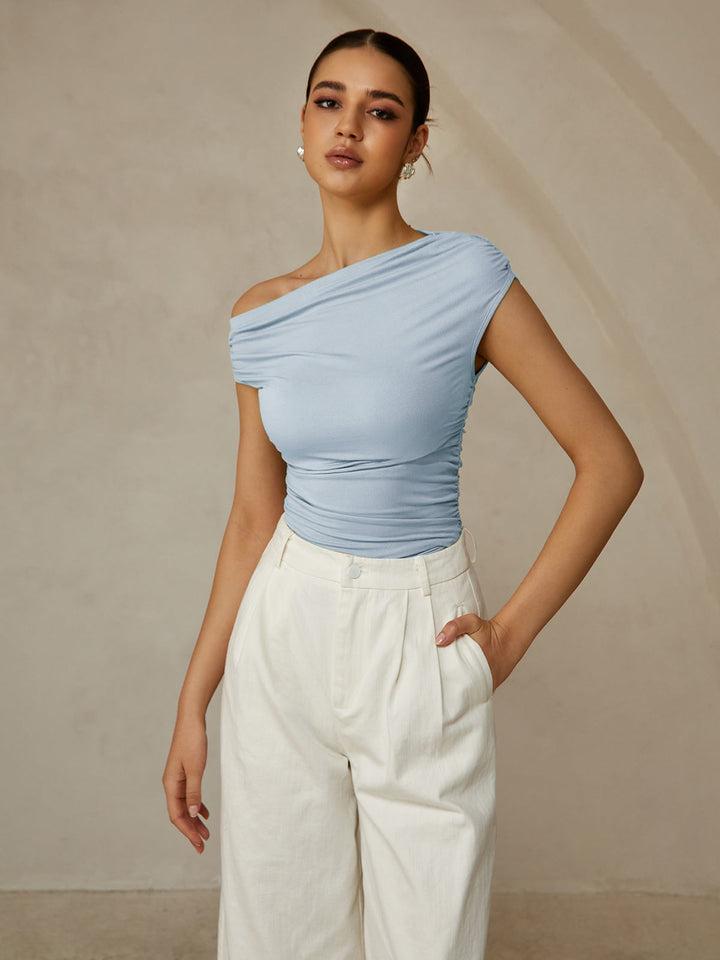 Asimetrik Yaka Kolsuz Tişört