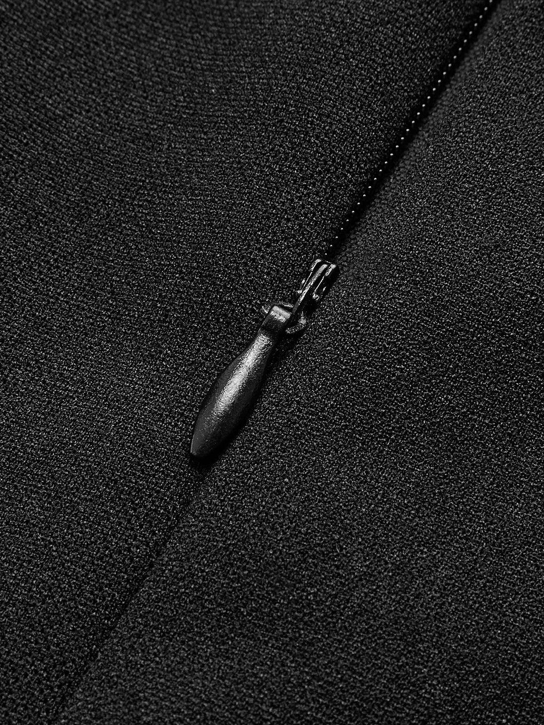 Kare Yaka Boncuklu Dekorlu Pileli Elbise