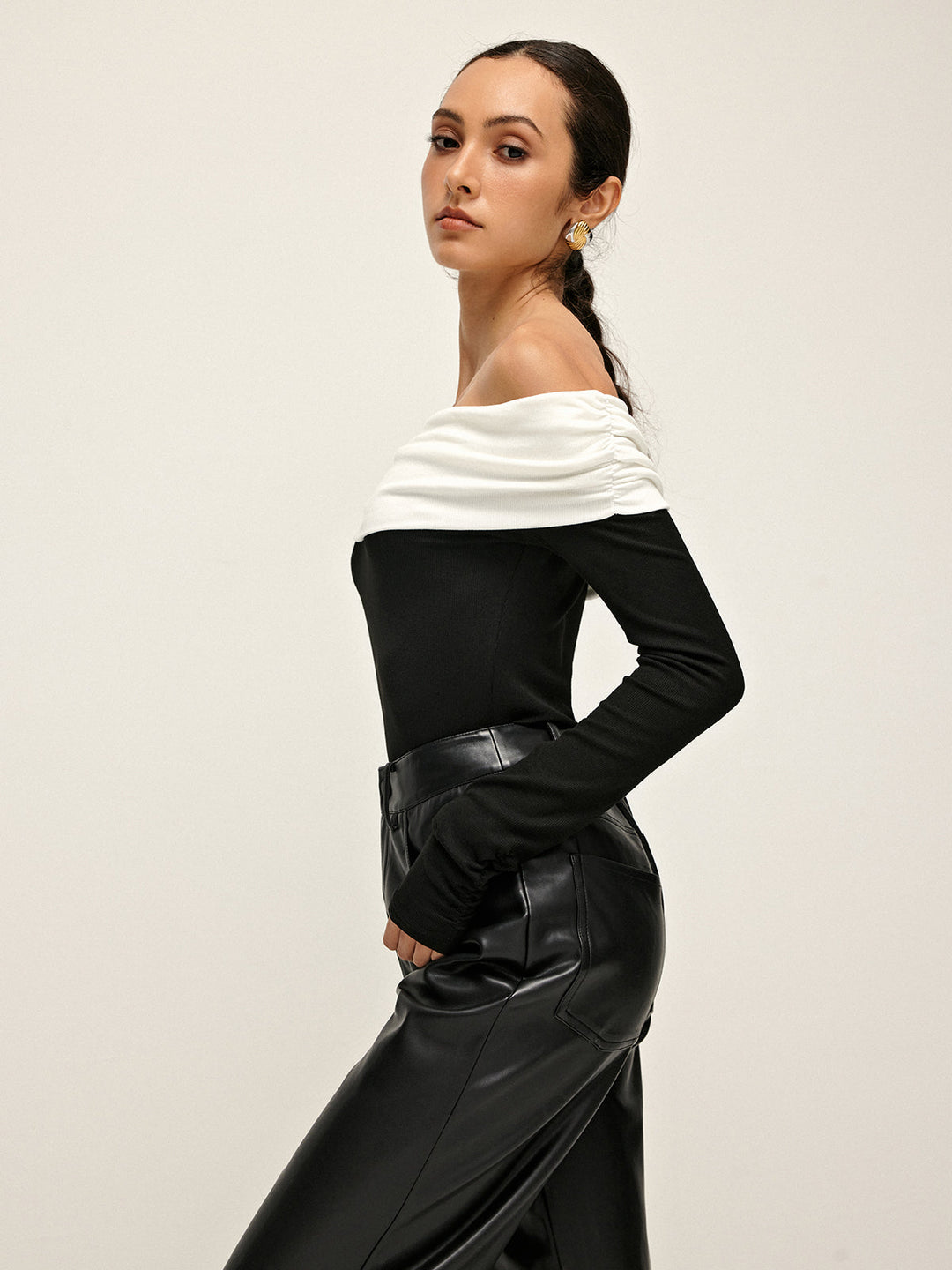 Soğuk Omuz Patchwork Pliseli Tişört