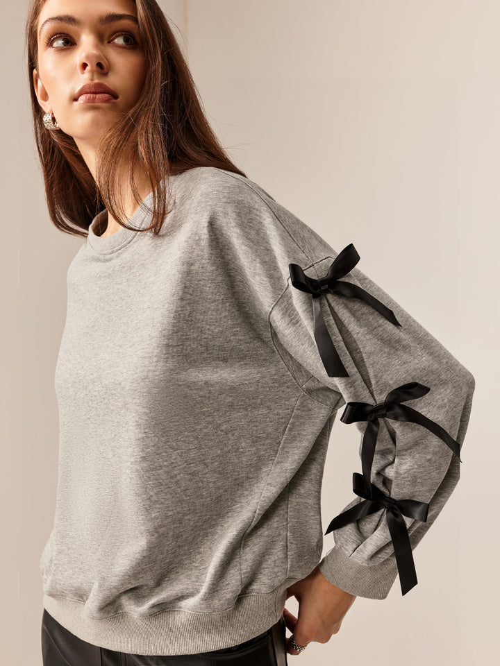 Yuvarlak Yaka Fiyonklu Sweatshirt