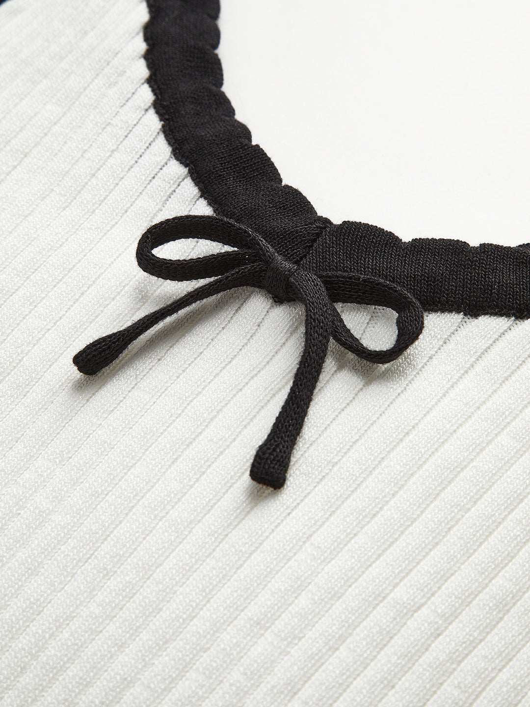 Kontrast Trim Fiyonklu Kırpılmış Kazak Yelek