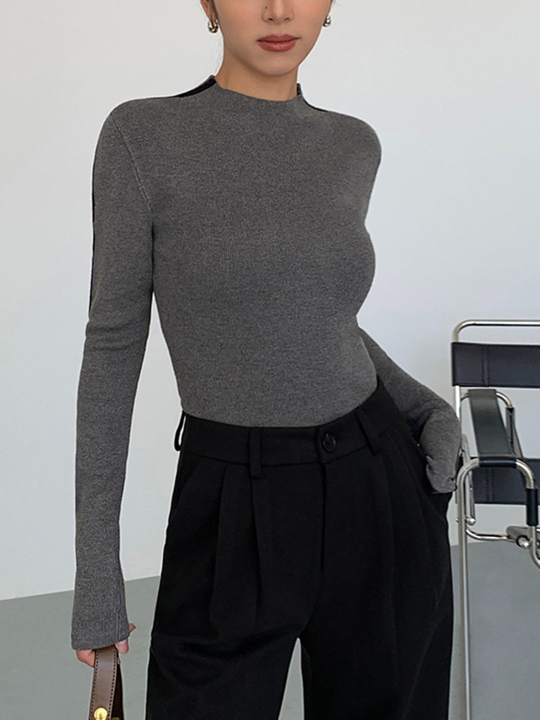 Yuvarlak Yaka Kontrast Kesim İnce Örgü Üst