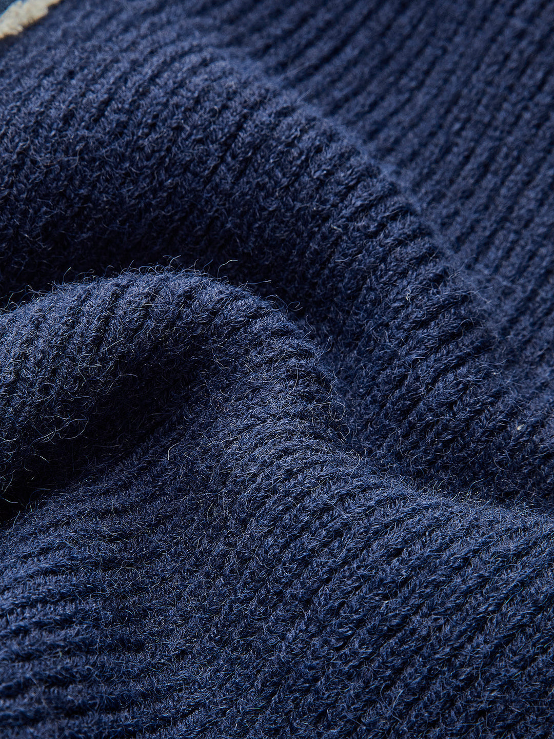 Panel Göğüslü Streç Yaka Örgü Üst