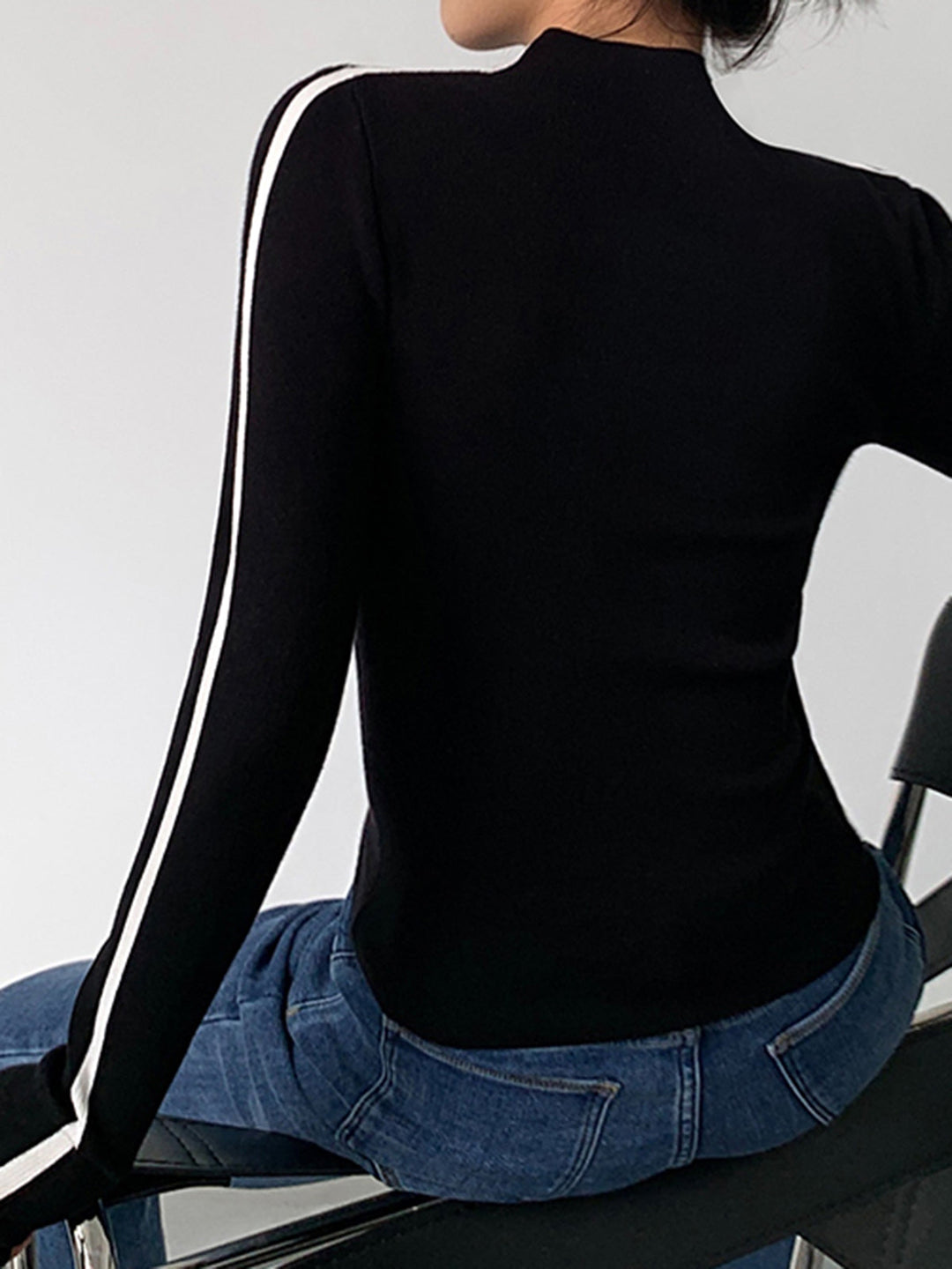 Yuvarlak Yaka Kontrast Kesim İnce Örgü Üst