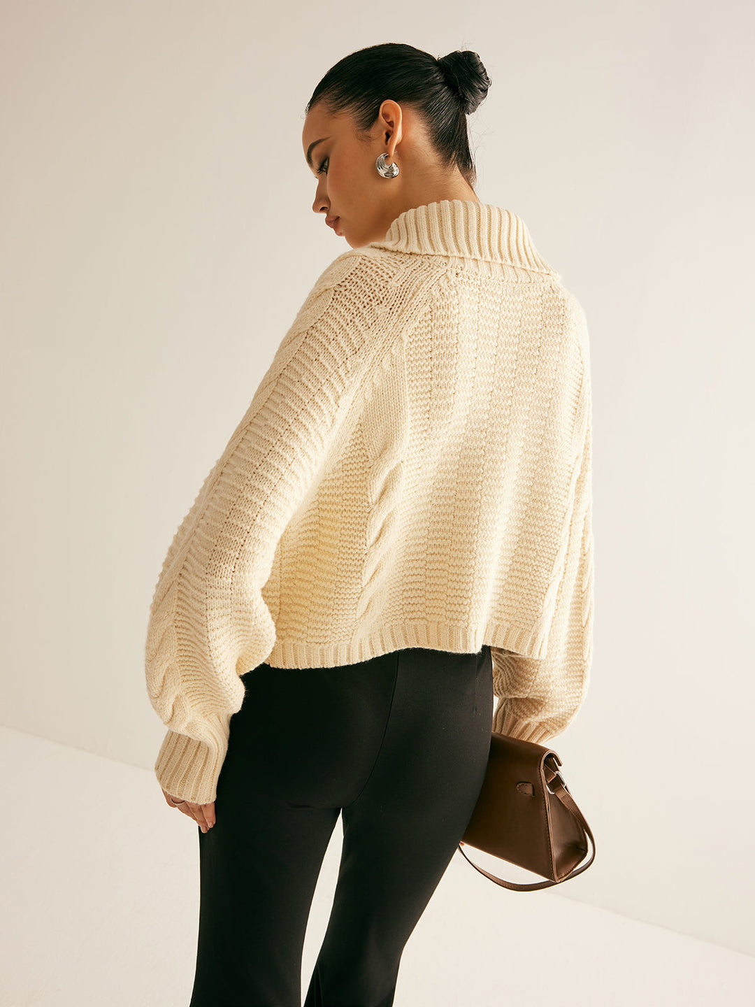 Yaka Detaylı Kablo Örgü Hırka