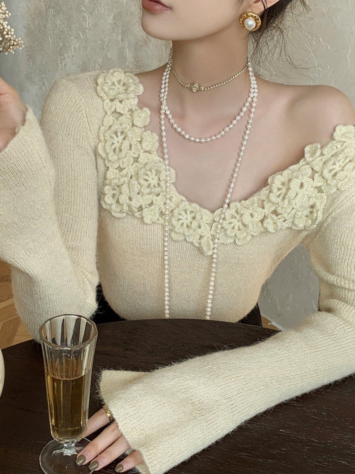 Çiçekli Yakalı Yivli Örgü Üst