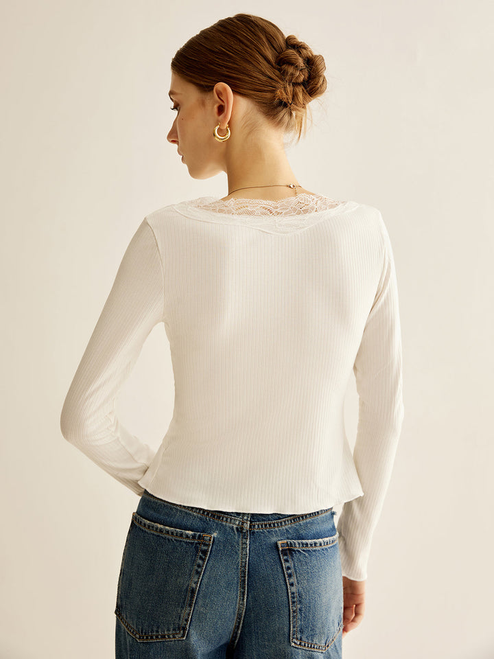 Dantel Kenarlı Düğmeli V Yaka Bluz