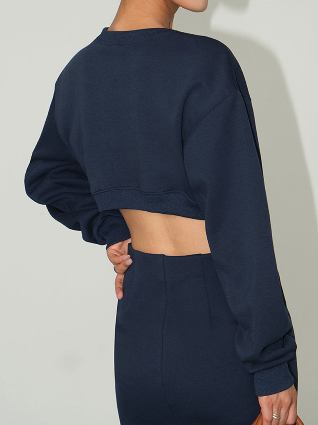 Sırtı Açık Uzun Kollu Kesik Elbise