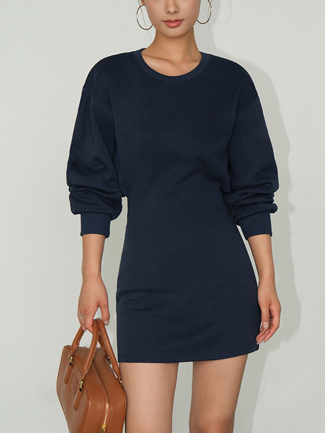 Sırtı Açık Uzun Kollu Kesik Elbise