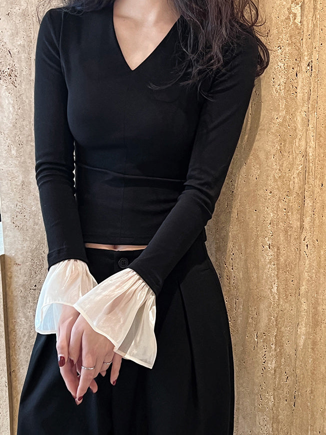 V Yaka Kontrast Volan Manşetli Tişört