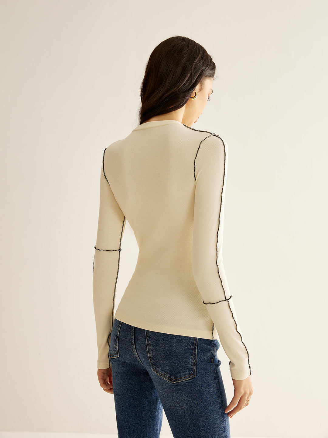 Çok Yönlü Kontrast Kenarlı Tişört