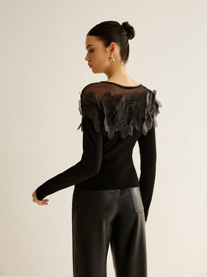 Yarı Şeffaf Çiçek Dekorlu İnce Bluz