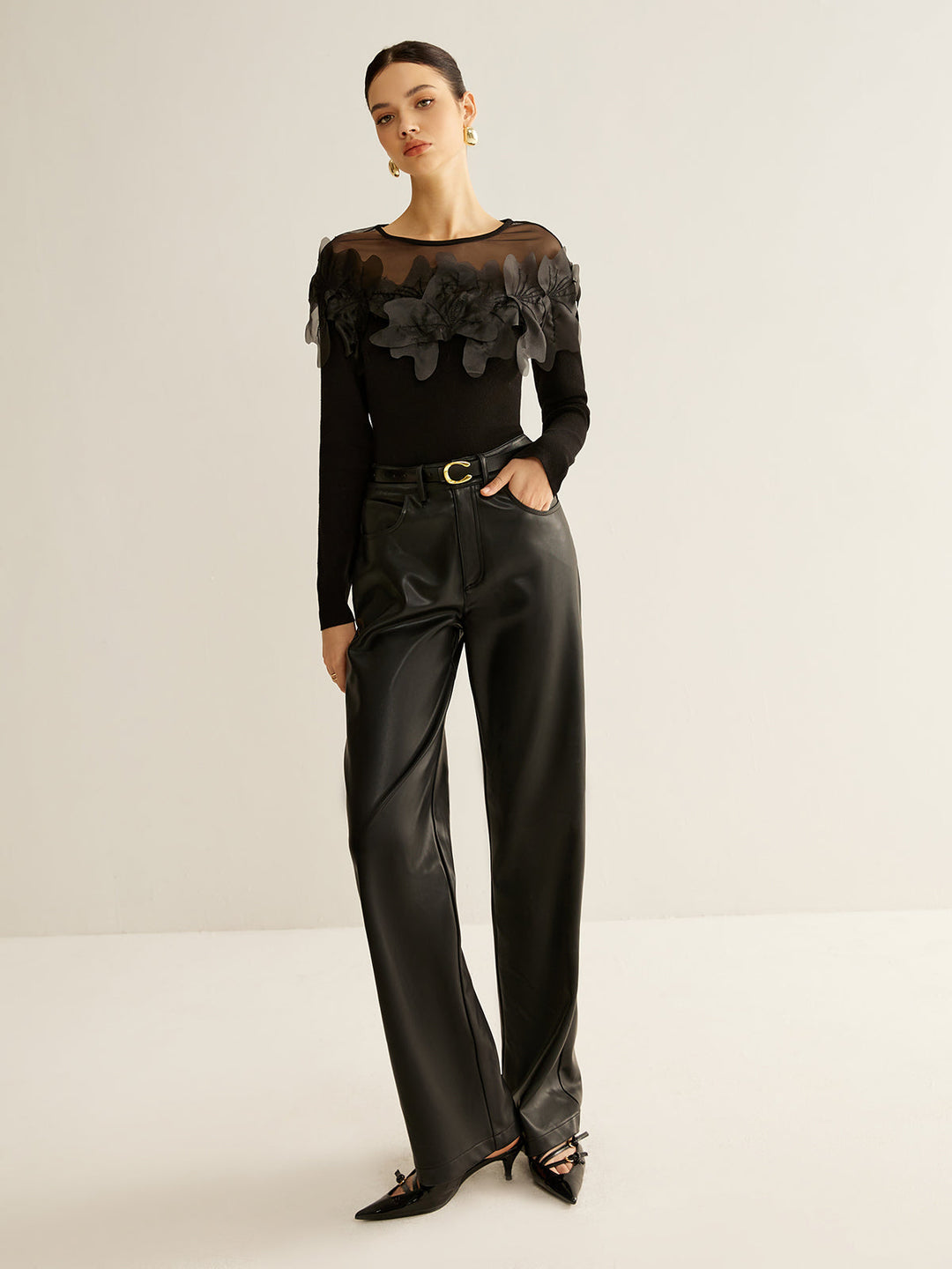 Yarı Şeffaf Çiçek Dekorlu İnce Bluz