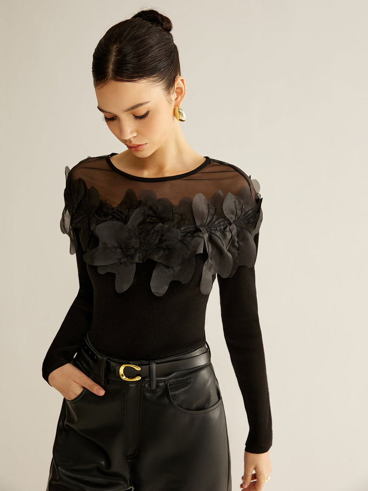 Yarı Şeffaf Çiçek Dekorlu İnce Bluz