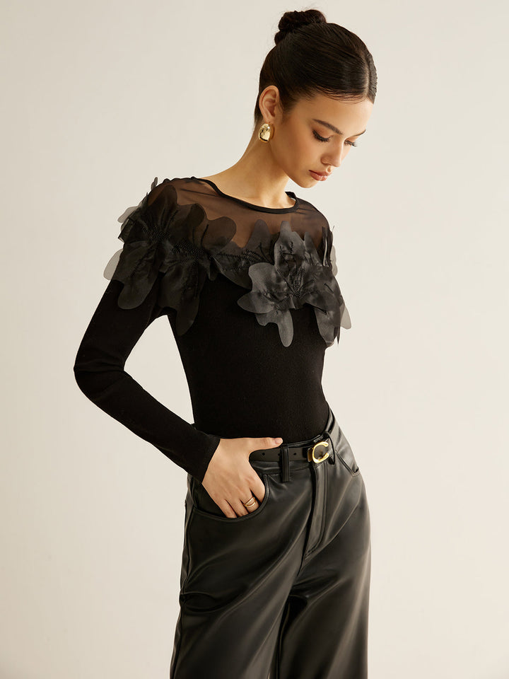 Yarı Şeffaf Çiçek Dekorlu İnce Bluz